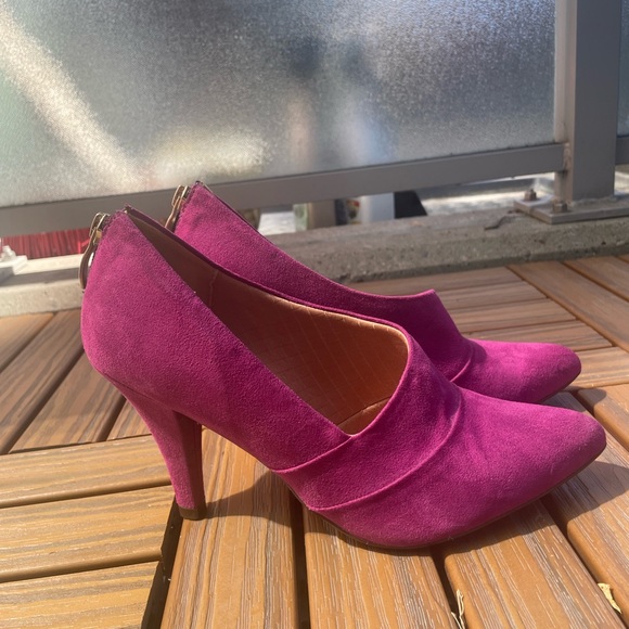 Pink Piccadilly Pumps - Picture 3 of 9